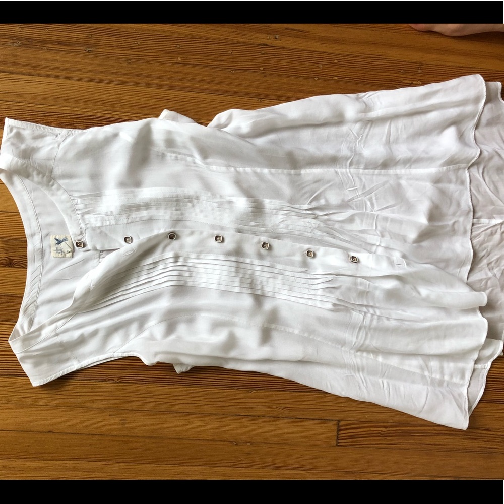 Button-Down Sleeveless Blouse